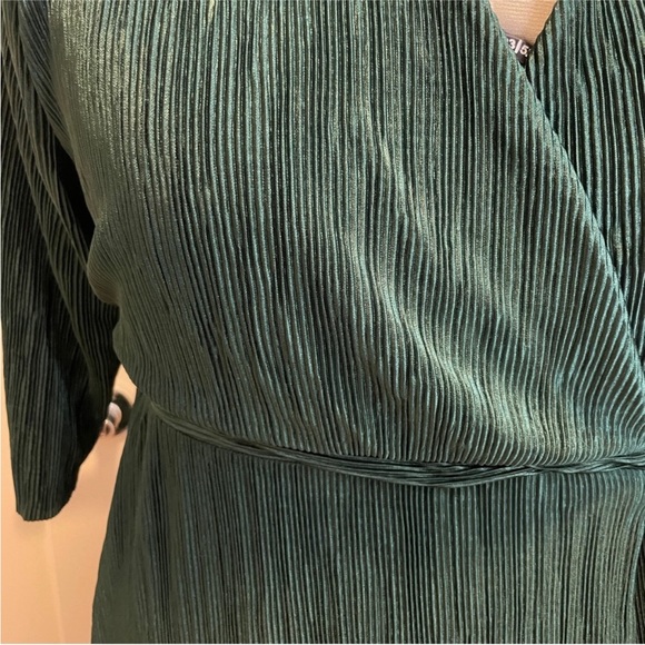 Torrid | 3X | Pleated Wrap Dress Emerald Green - Picture 6 of 8